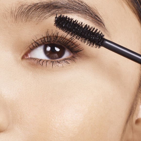 💋🎭Laura Mercier Caviar Volume Mini Mascara - Picture 2 of 8